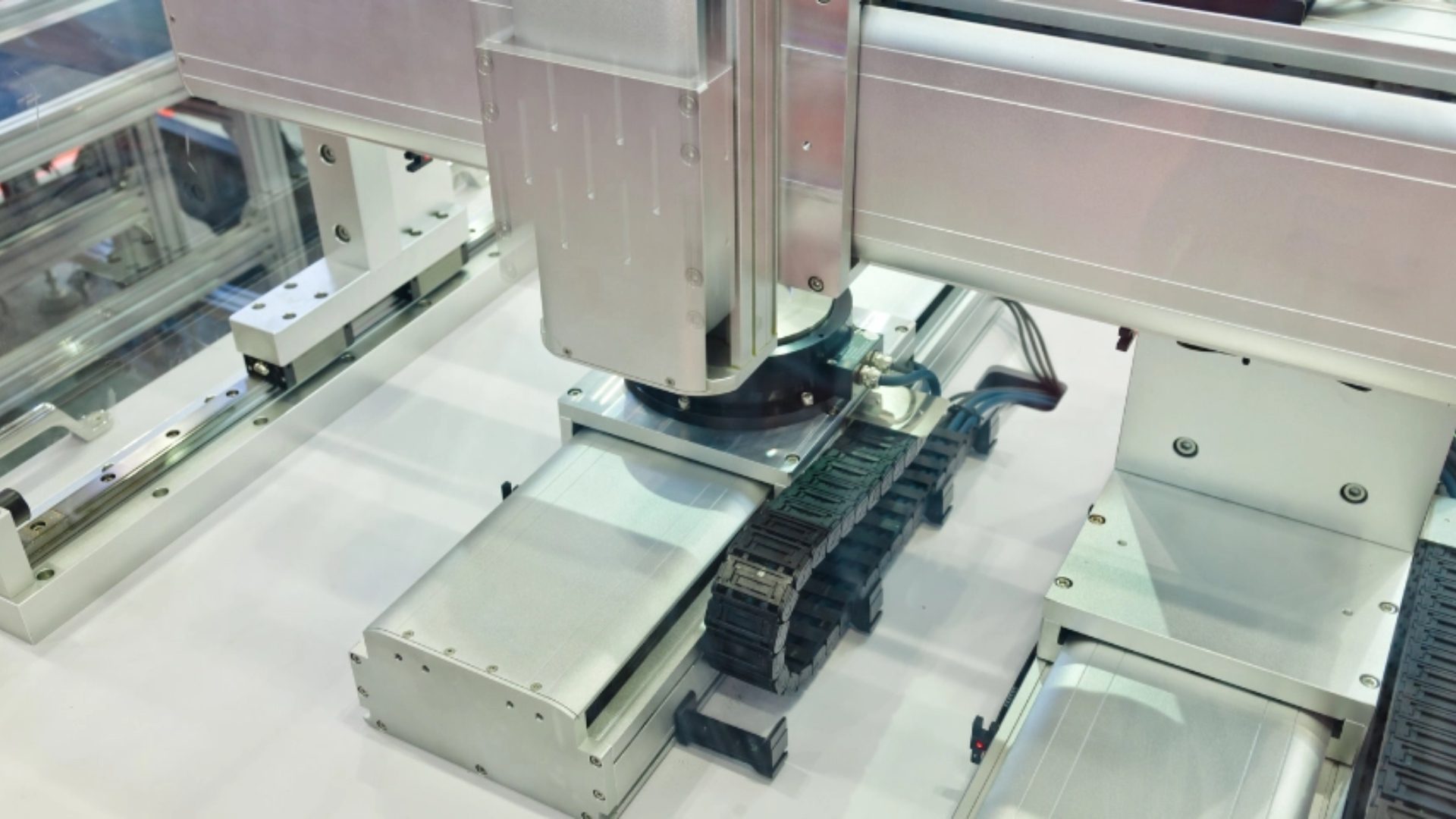 Double rod pneumatic cylinder conveyor stop and positioning application