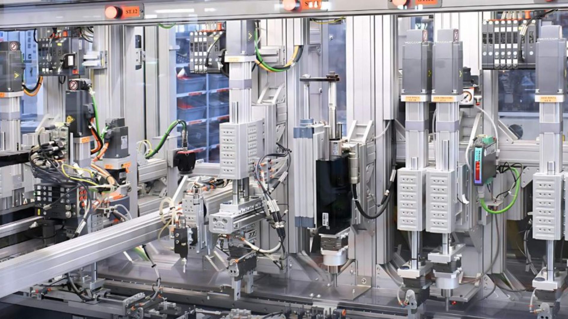 Pneumatic gripper for CNC and packaging handling applications