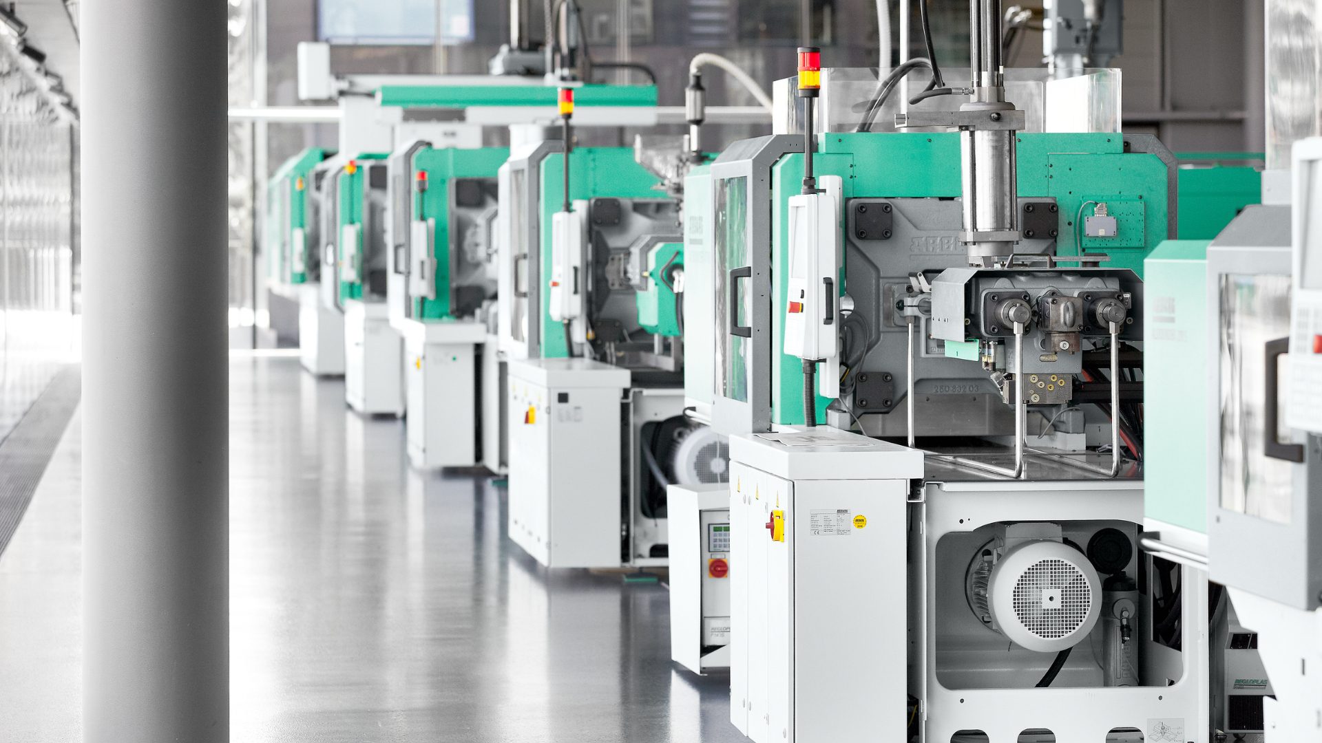 Standard pneumatic cylinder installed in an automated production line